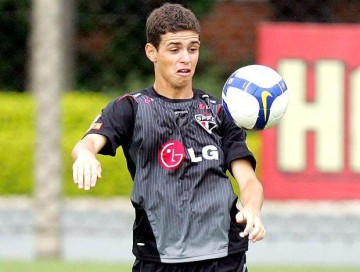 开云体育登录入口-奥斯卡：从街头足球踢到圣保罗 墨里西慧眼识珠